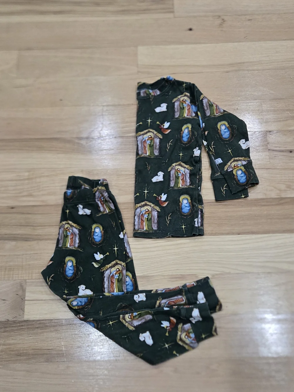 Holy Pals Kids Dark Green Nativity Print Pajama Set Size 6